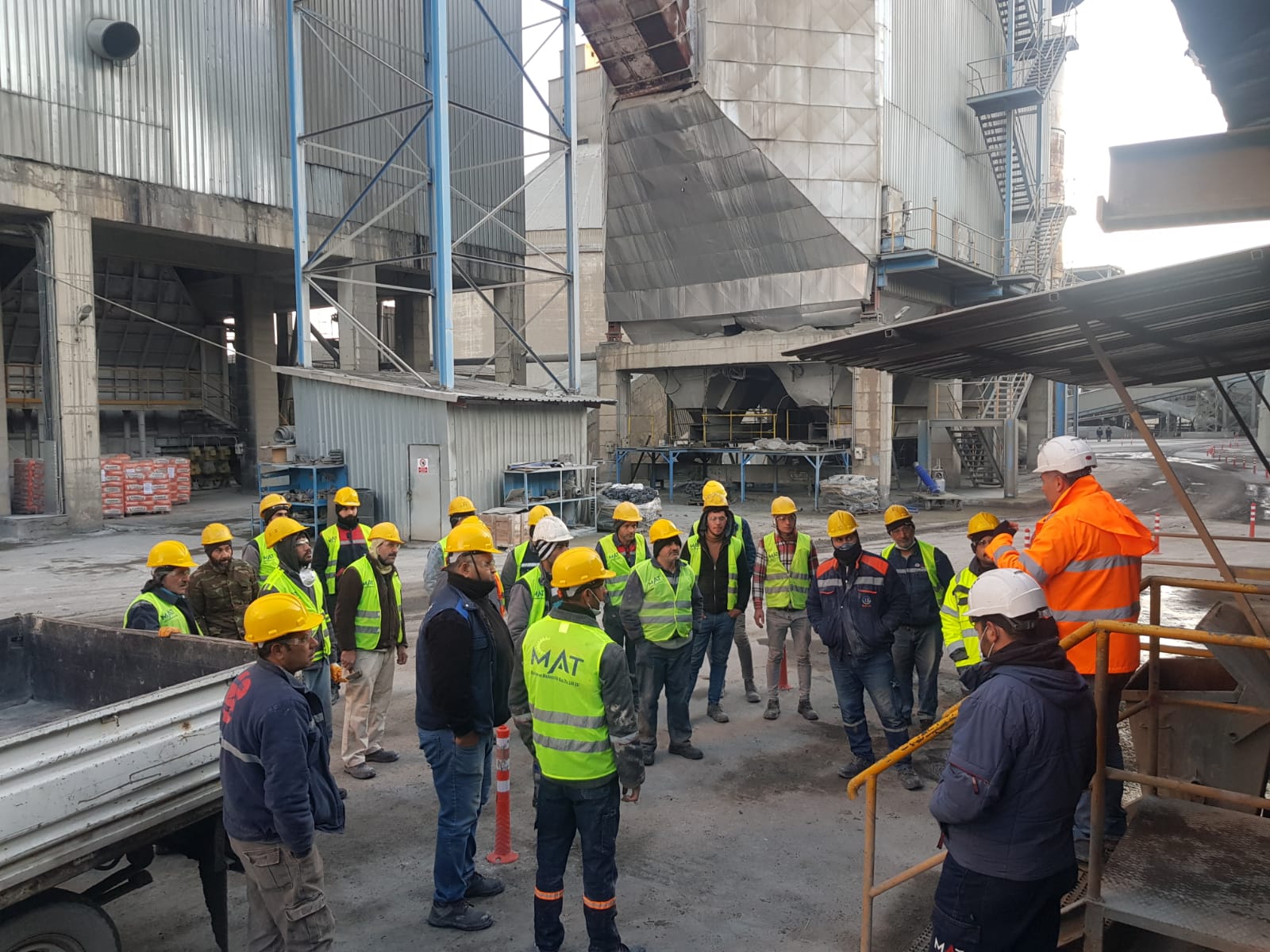 Çimento Fabrikaları Kurulumu İşletmesi – Şeker Fabrikaları – Hazır Beton Tesisleri – Taş Kırma Tesisleri – Mühendislik Hizmetleri – Firmaya Özel Makine Çizimleri